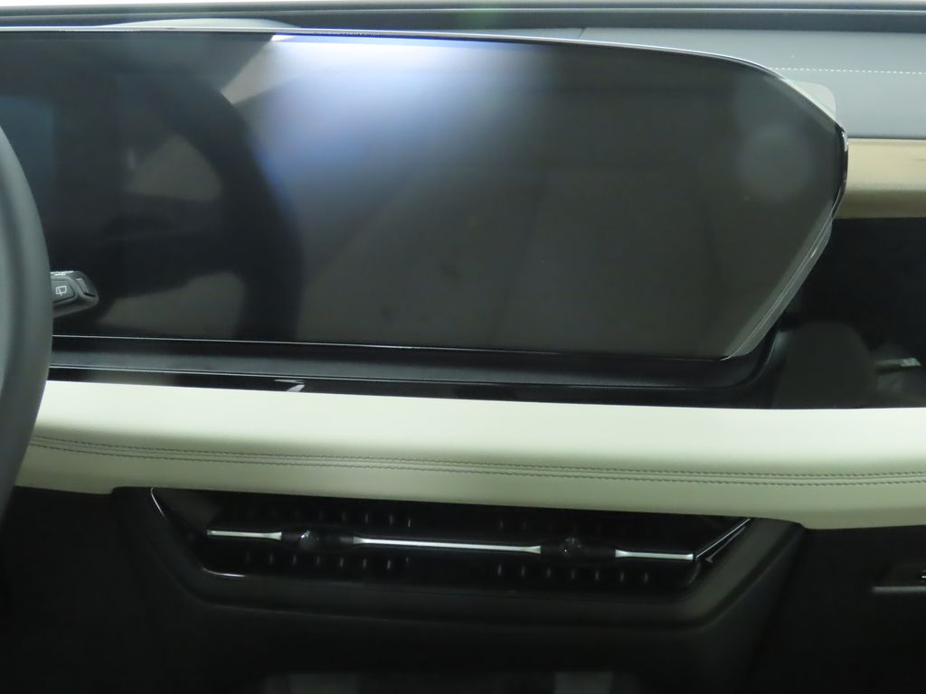 Thumbnail: 2025 Audi Q6 e-tron - 15