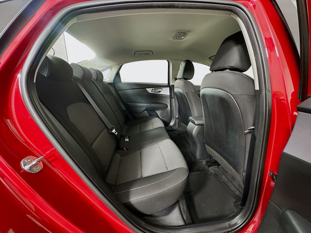 Thumbnail: 2022 Kia Forte - 25