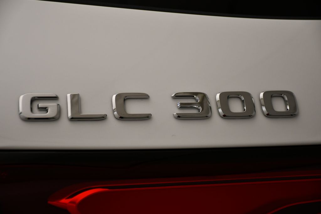 2025 Mercedes-Benz GLC 300 9