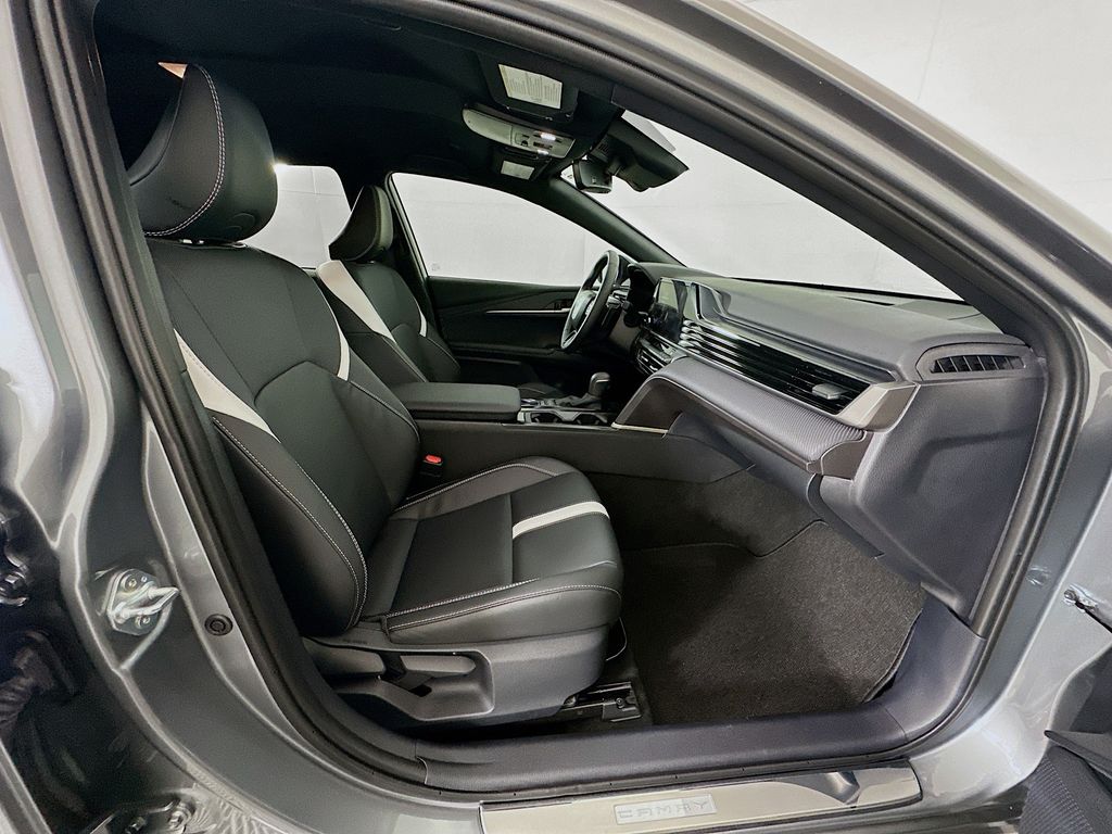 2025 Toyota Camry SE 27