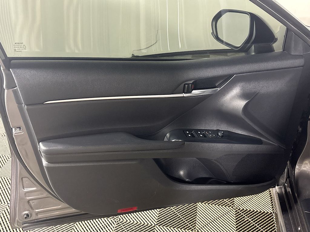 2020 Toyota Camry Hybrid SE