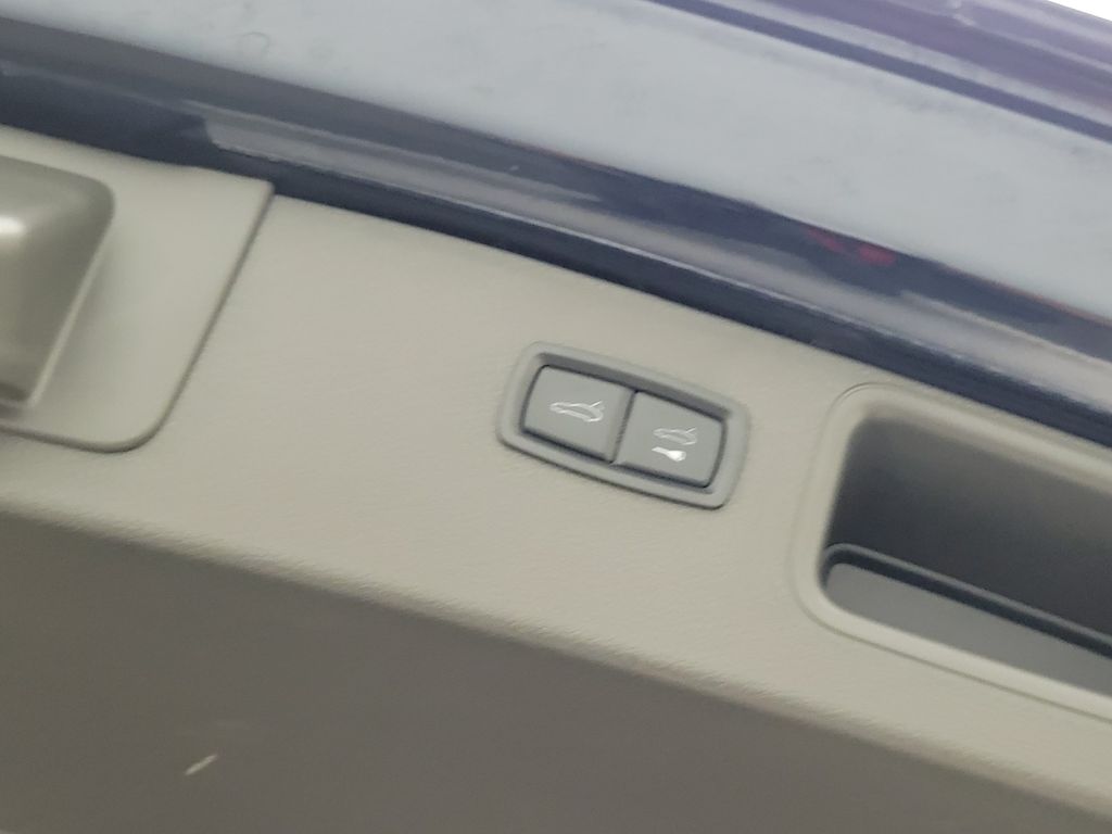 Thumbnail: 2021 Porsche Macan - 10