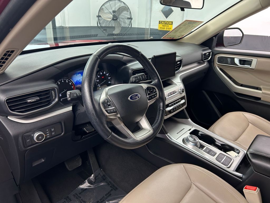 Used 2021 Red Ford XLT image 10