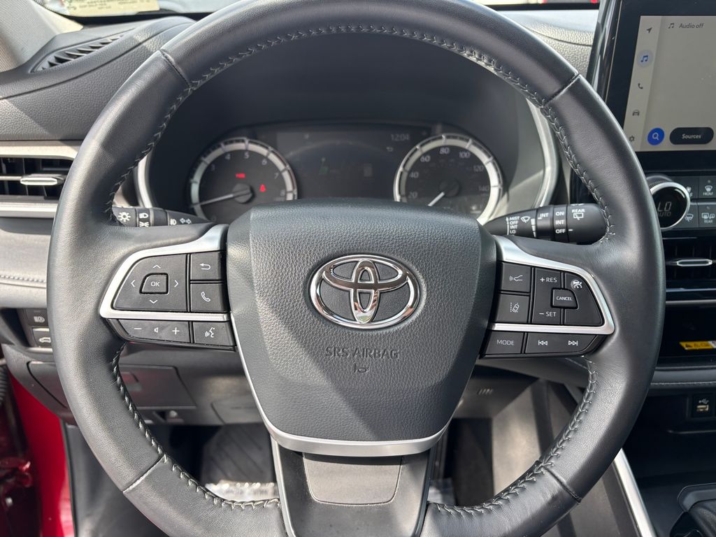 Used Car 2024 Toyota Highlander  Xle For Sale Under $50,000 In Austin, Texas