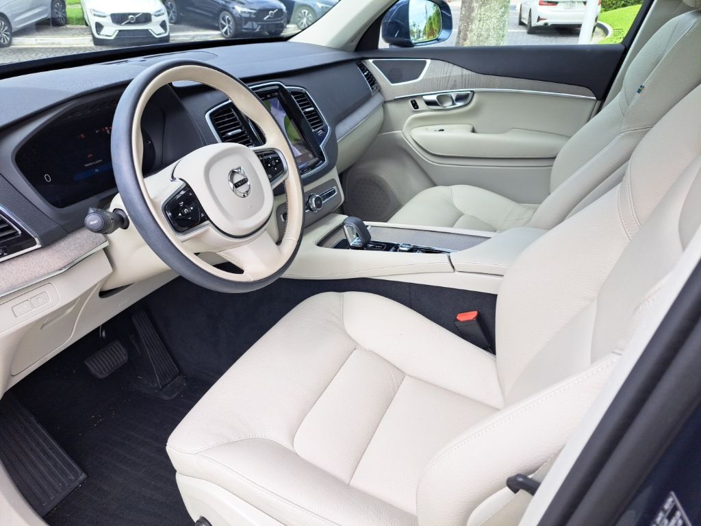 2025 Volvo XC90 Plus - Photo 13