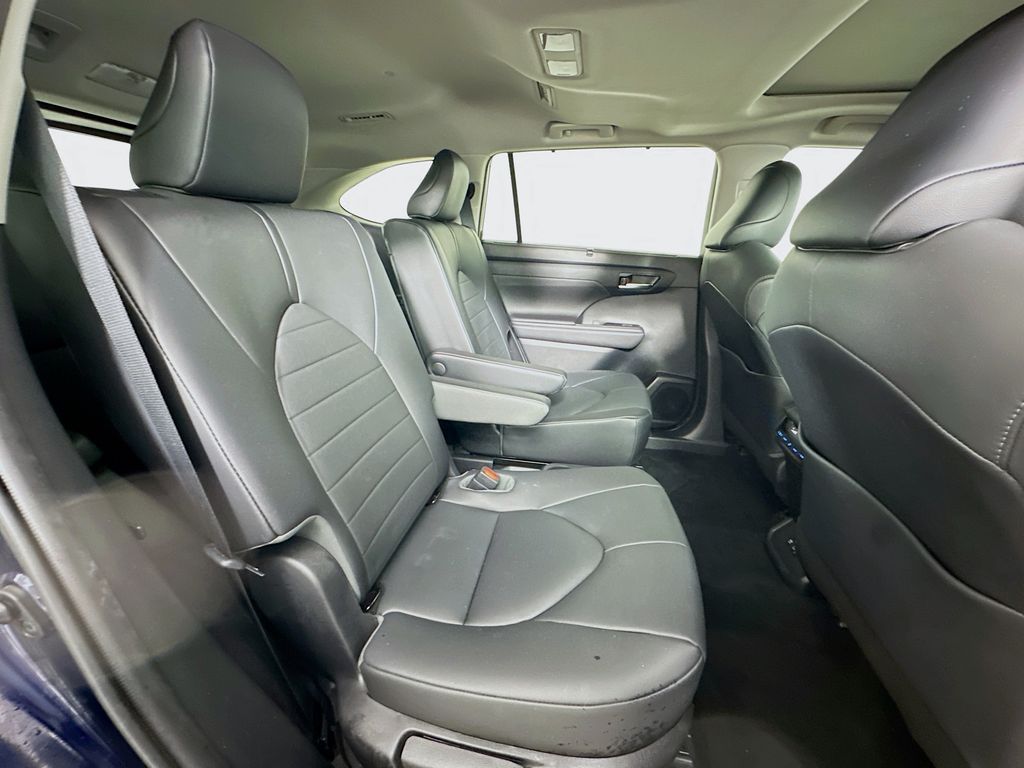 Thumbnail: 2020 Toyota Highlander - 28