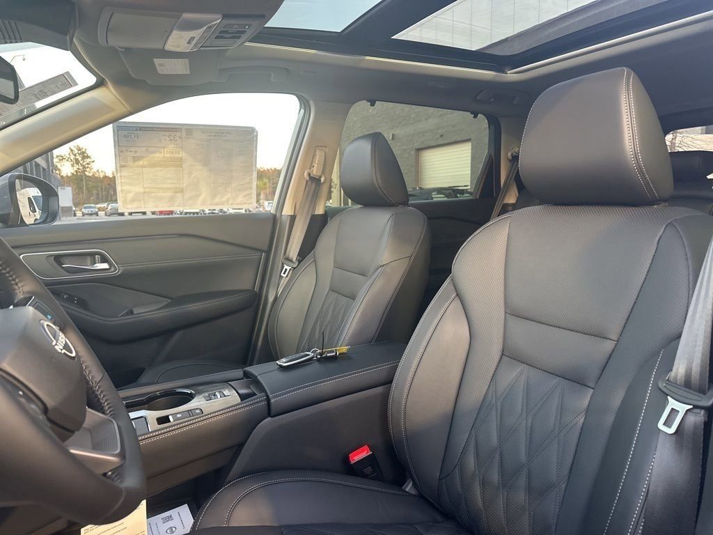 2025 Boulder Gray Pearl Nissan Rogue Platinum FWD SUV