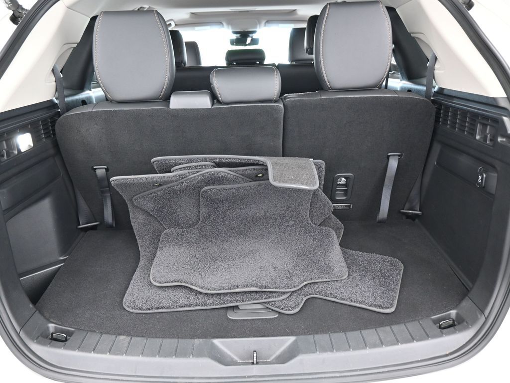 Used 2025 Rhodium White Premium Mazda Preferred image 35