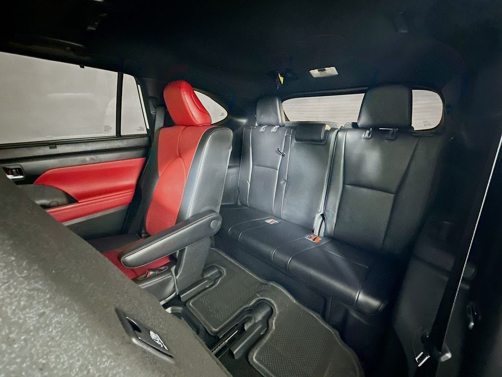 Thumbnail: 2021 Toyota Highlander - 28