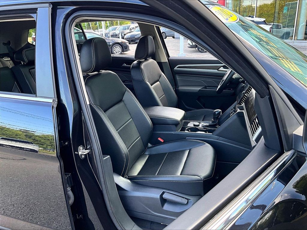 2023 Volkswagen Atlas — photo 11