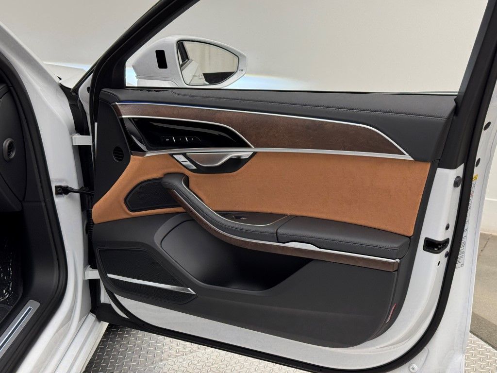 Thumbnail: 2025 Audi A8 - 21