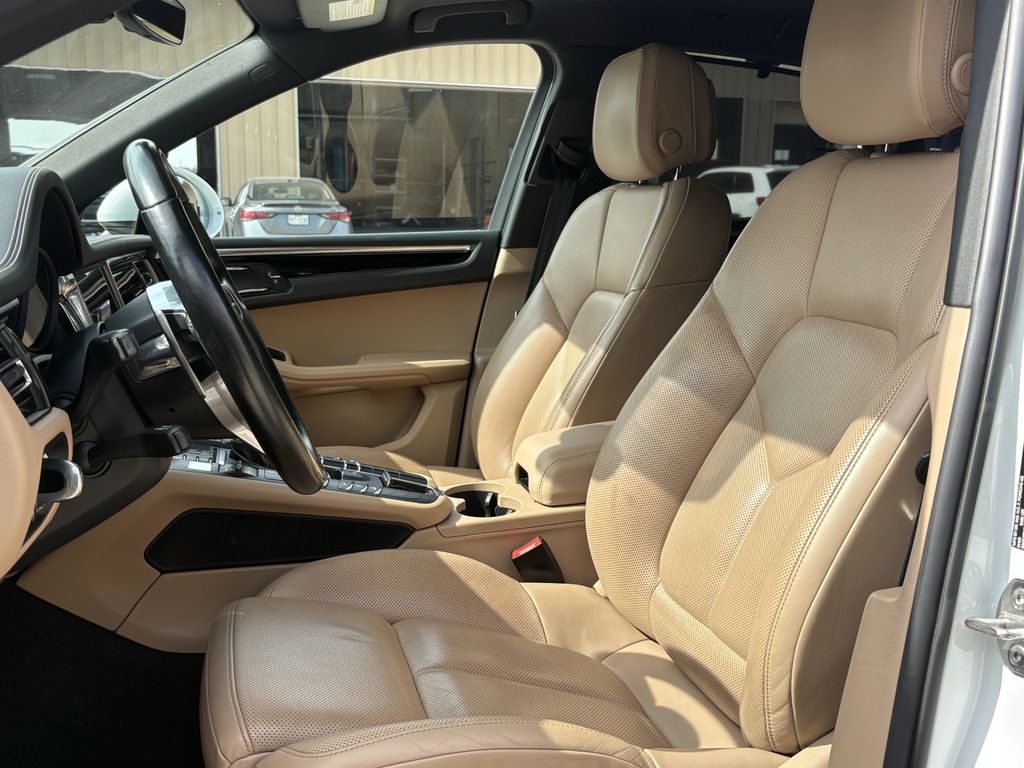 2020 Porsche Macan S - 11