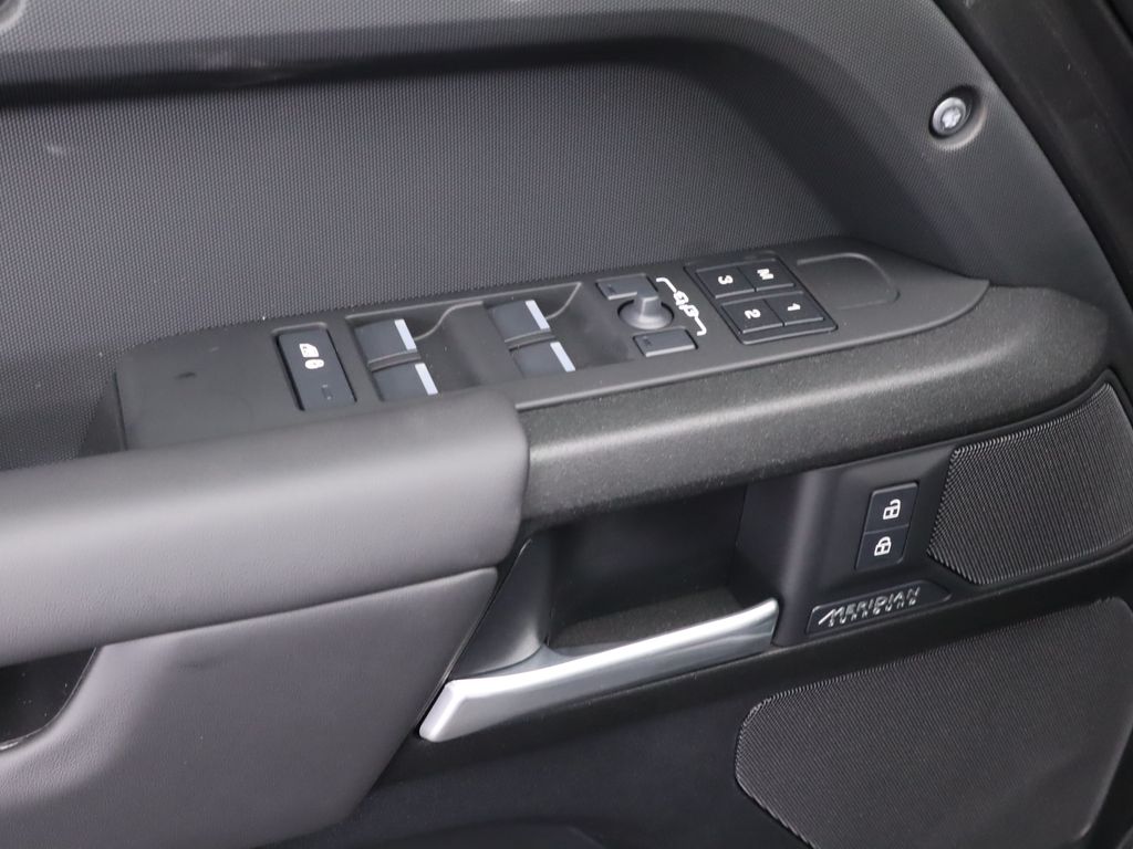Thumbnail: 2025 Land Rover Defender - 23