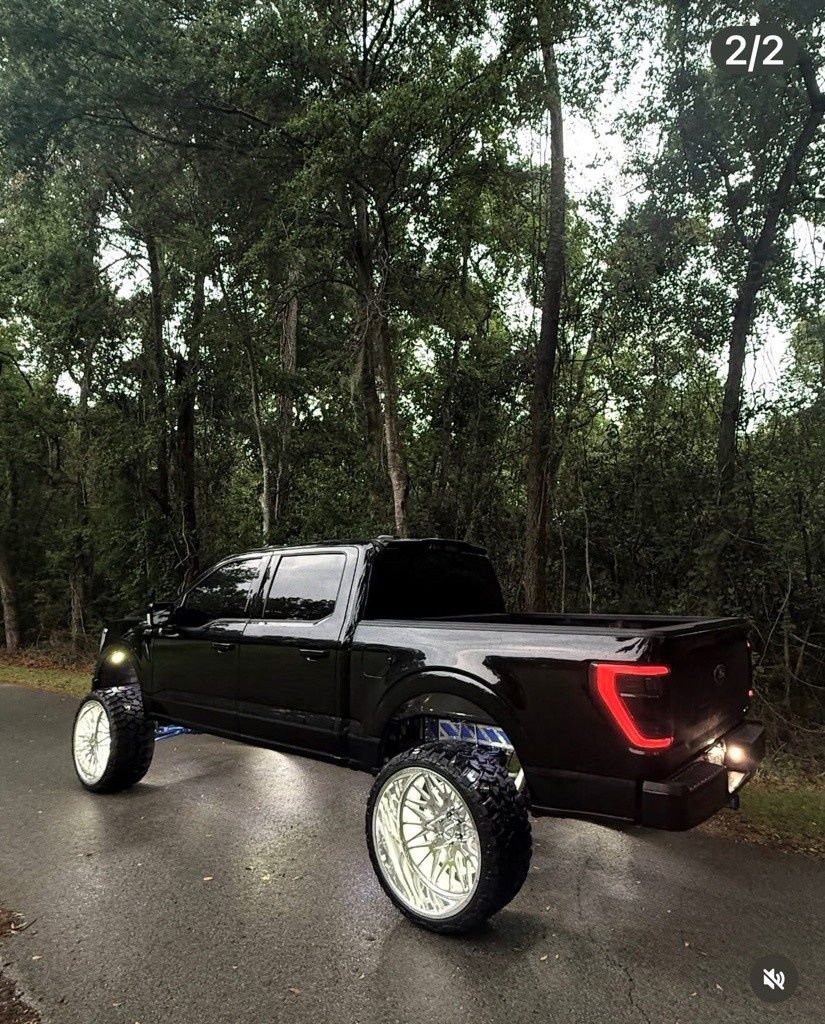 View vehicle photo 3