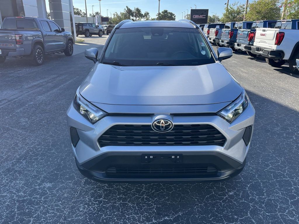 2022 Toyota RAV4 XLE 3