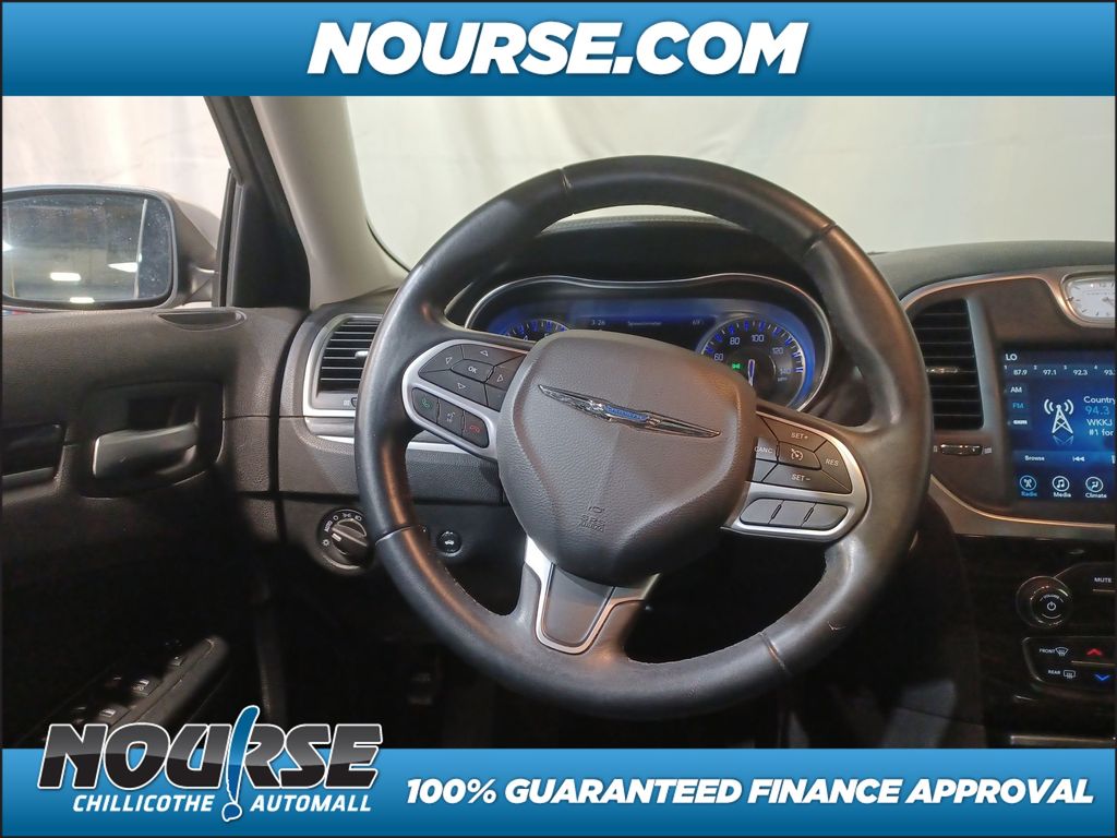 2017 Chrysler 300 Limited photo
