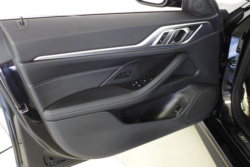 Thumbnail: 2022 BMW i4 - 11