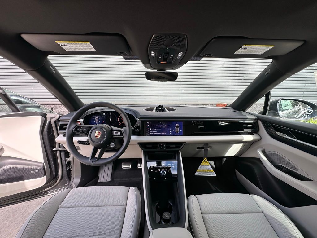 2025 Porsche Macan T 26