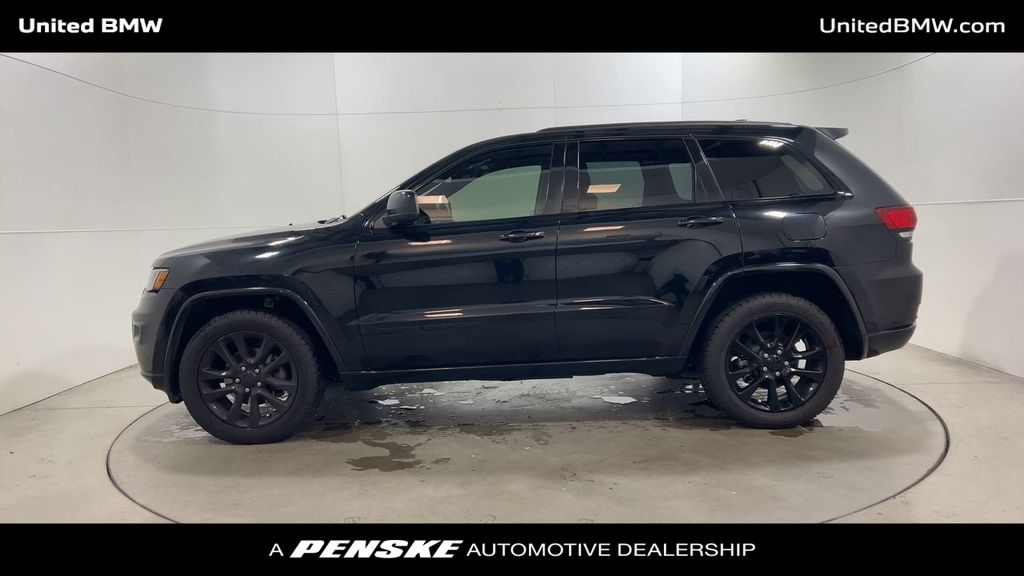 Thumbnail: 2017 Jeep Grand Cherokee - 5