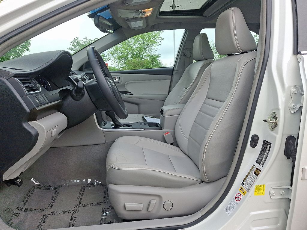 2017 Toyota Camry XLE 14