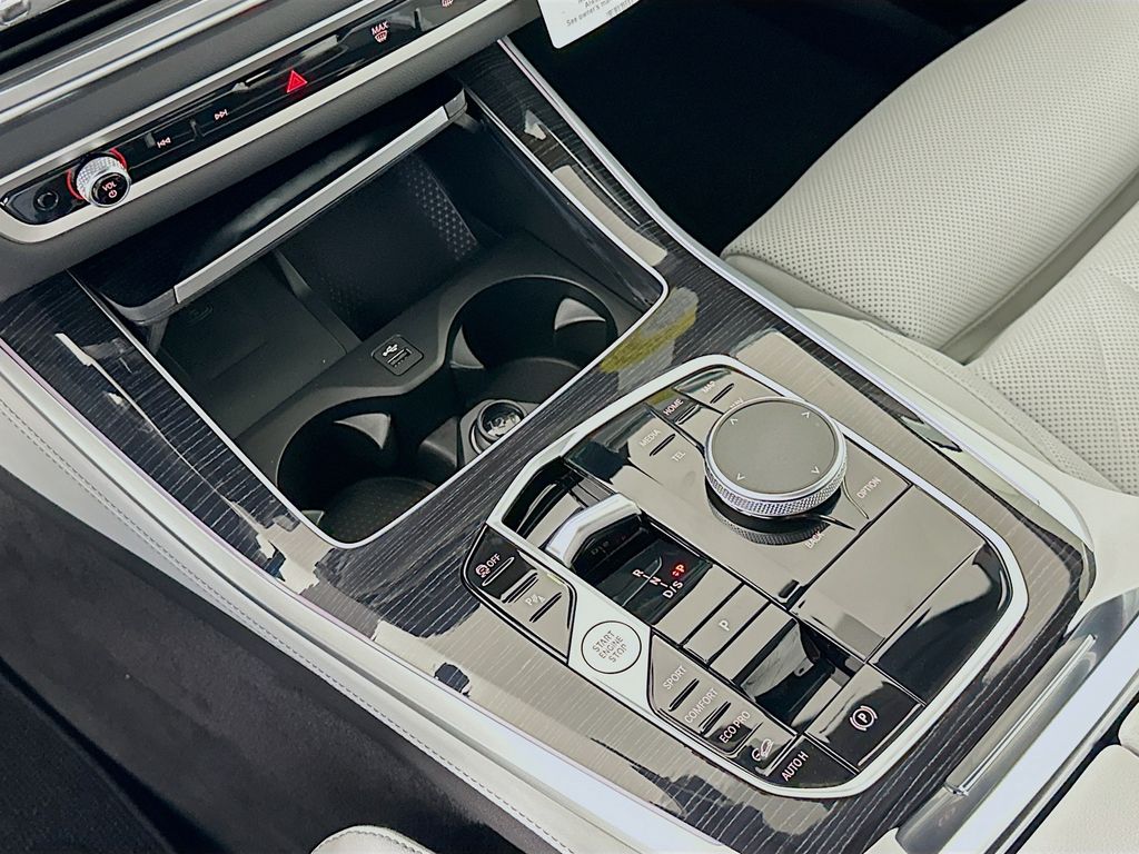 Thumbnail: 2026 BMW X5 - 15
