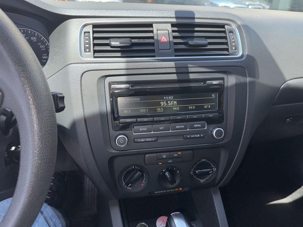 Thumbnail: 2014 Volkswagen Jetta - 8