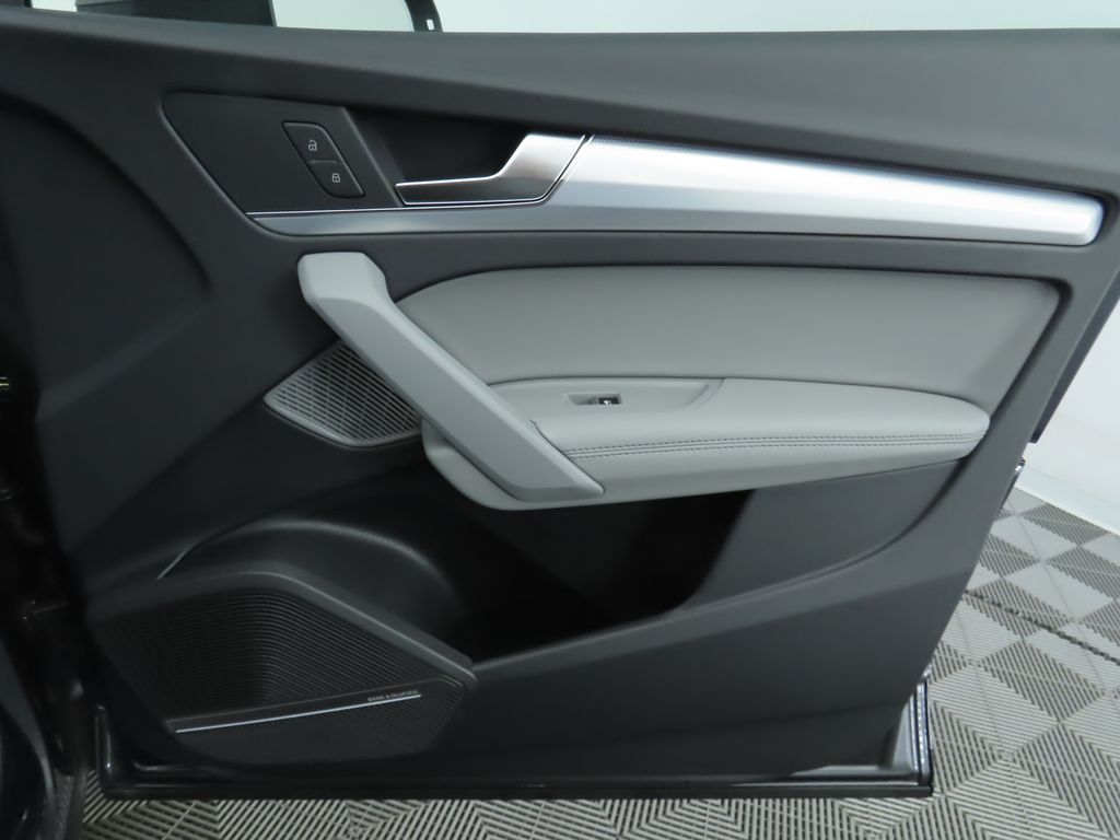 Thumbnail: 2025 Audi Q5 - 27