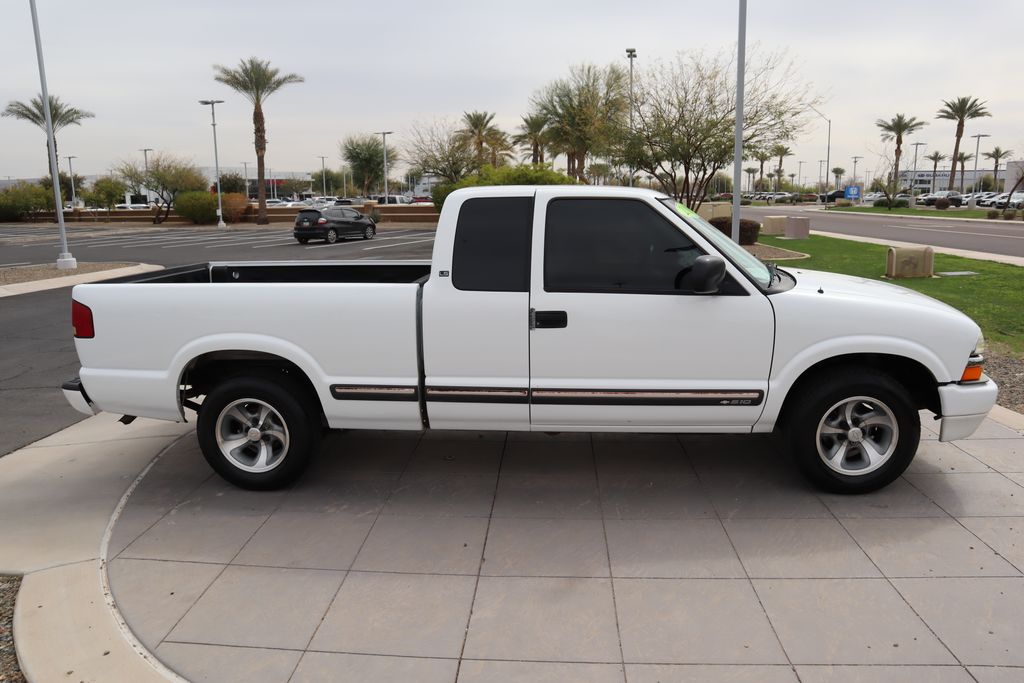 2001 Chevrolet S-10 LS 4