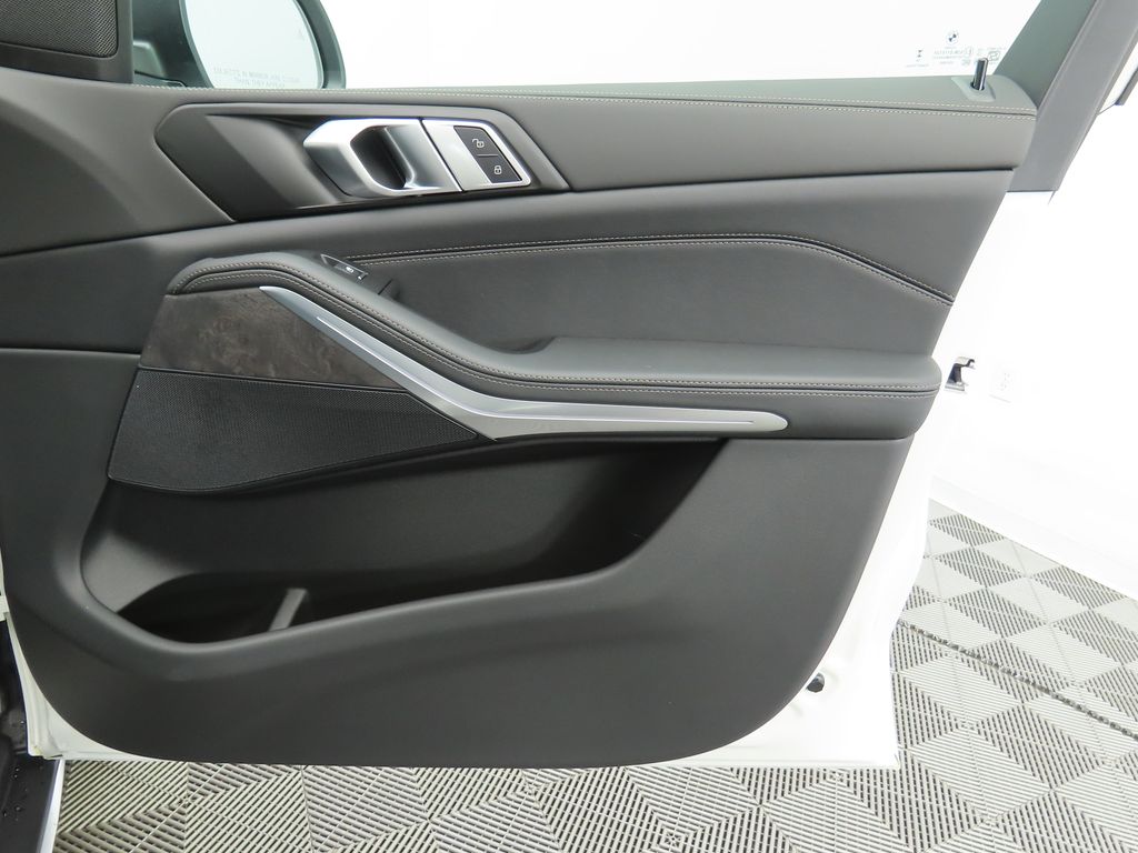 Thumbnail: 2025 BMW X5 - 25