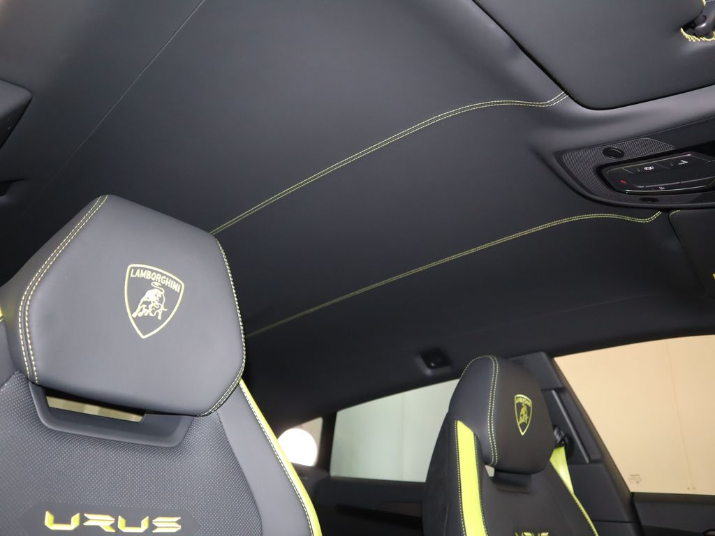 Thumbnail: 2023 Lamborghini Urus - 19