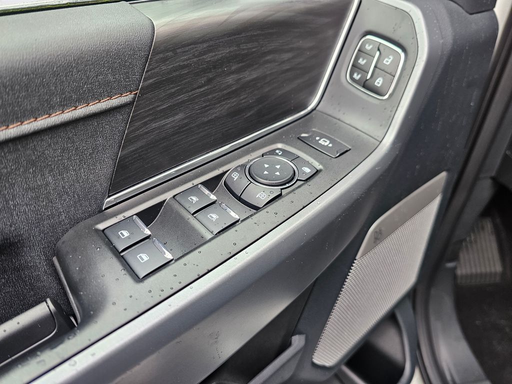 New 2025 White Ford Lariat image 26