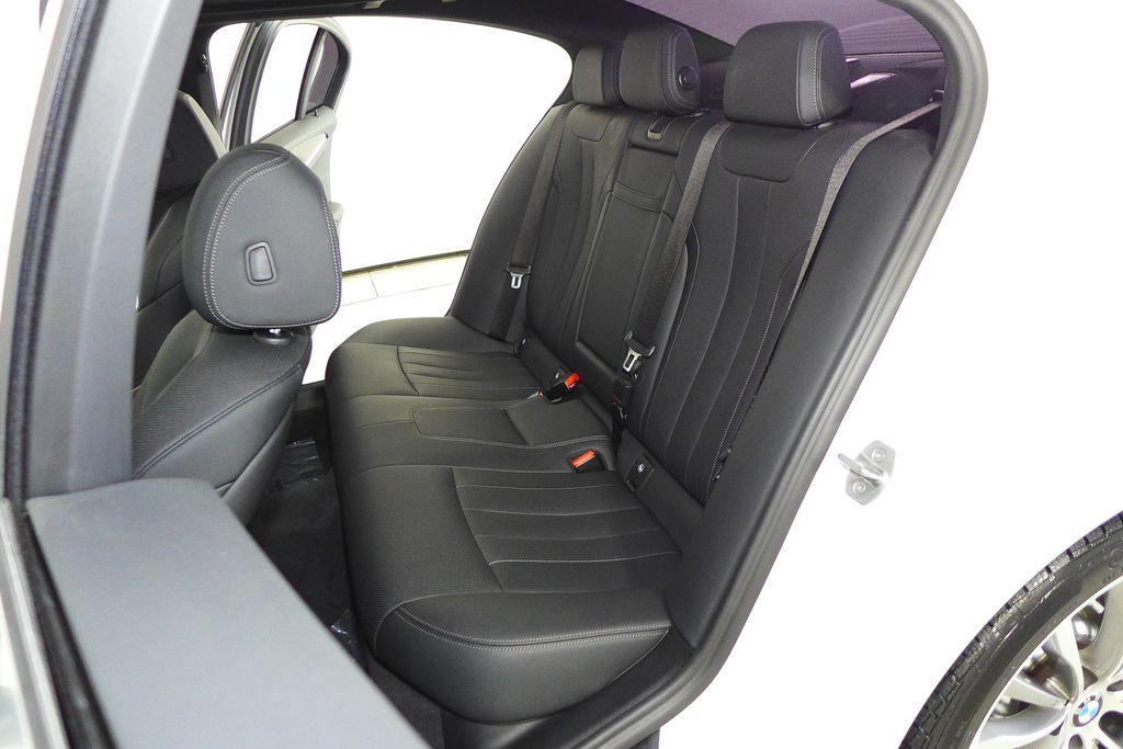 Thumbnail: 2022 BMW 5 Series - 20