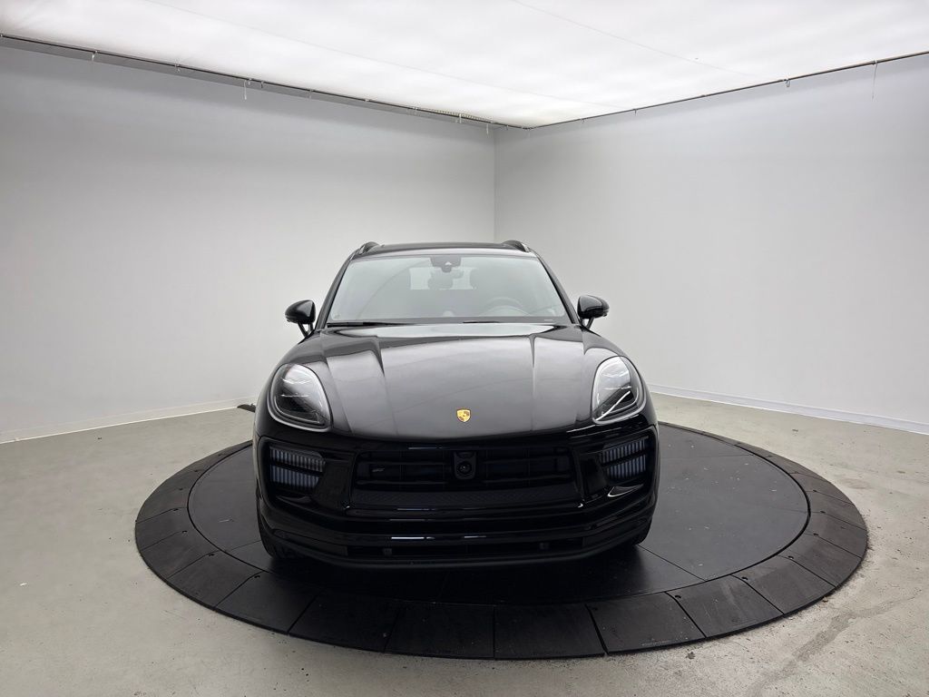 Thumbnail: 2026 Porsche Macan - 10