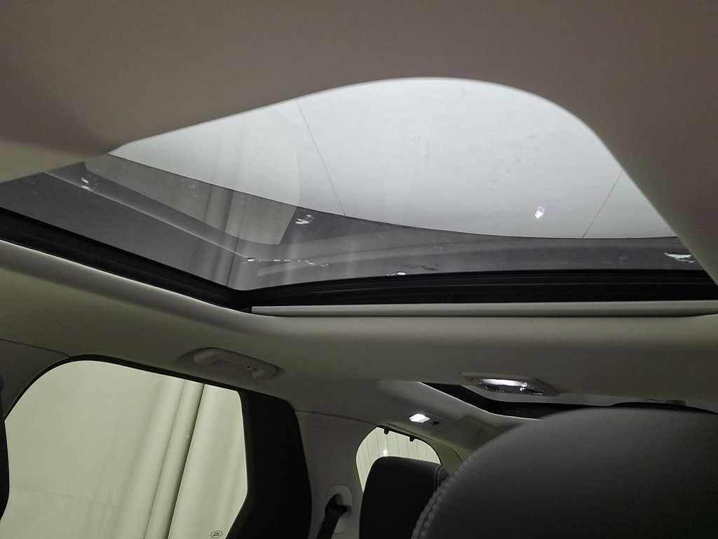 Thumbnail: 2026 Land Rover Discovery - 11