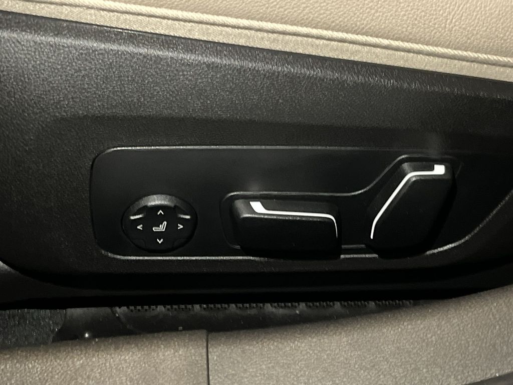 Thumbnail: 2025 BMW 3 Series - 12