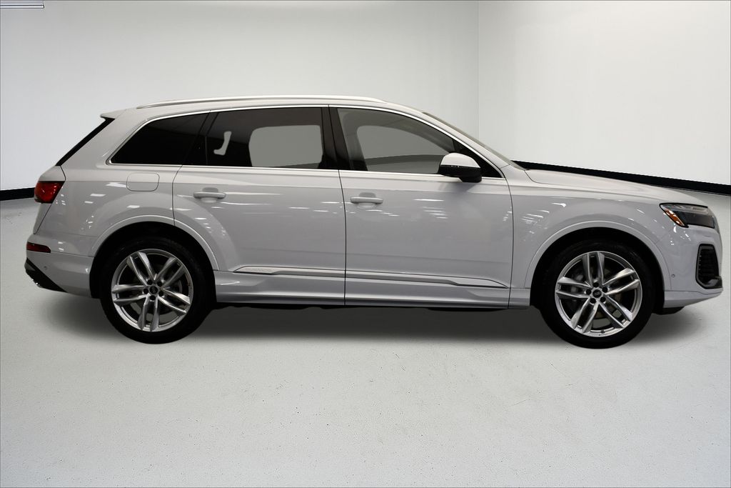 Thumbnail: 2025 Audi Q7 - 6