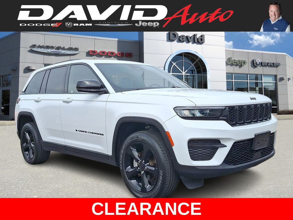 Bright White Clearcoat 2023 Jeep Grand Cherokee SUV / Crossover Four-Wheel Drive 8-Speed Automatic