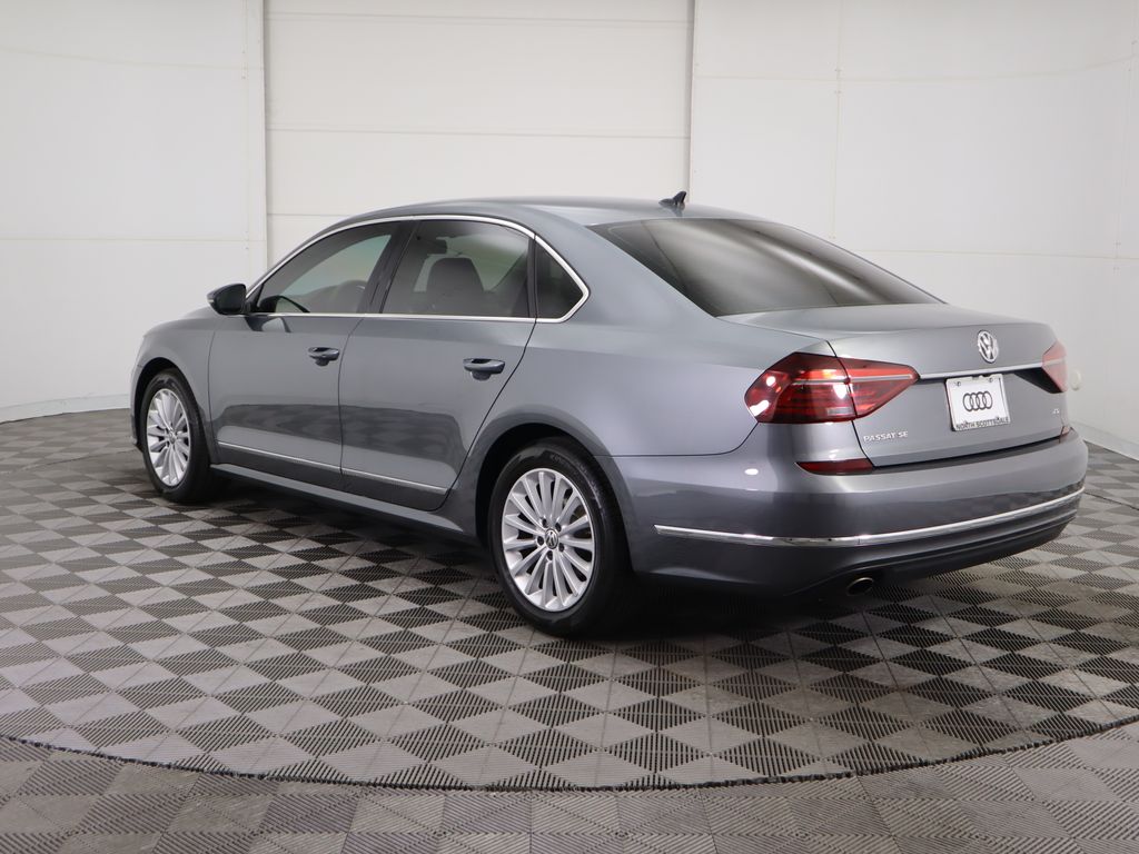 2017 Volkswagen Passat SE 7