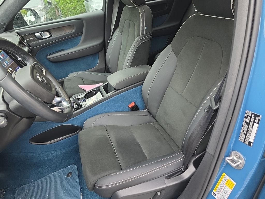 Used 2023 Blue Volvo Ultimate image 9