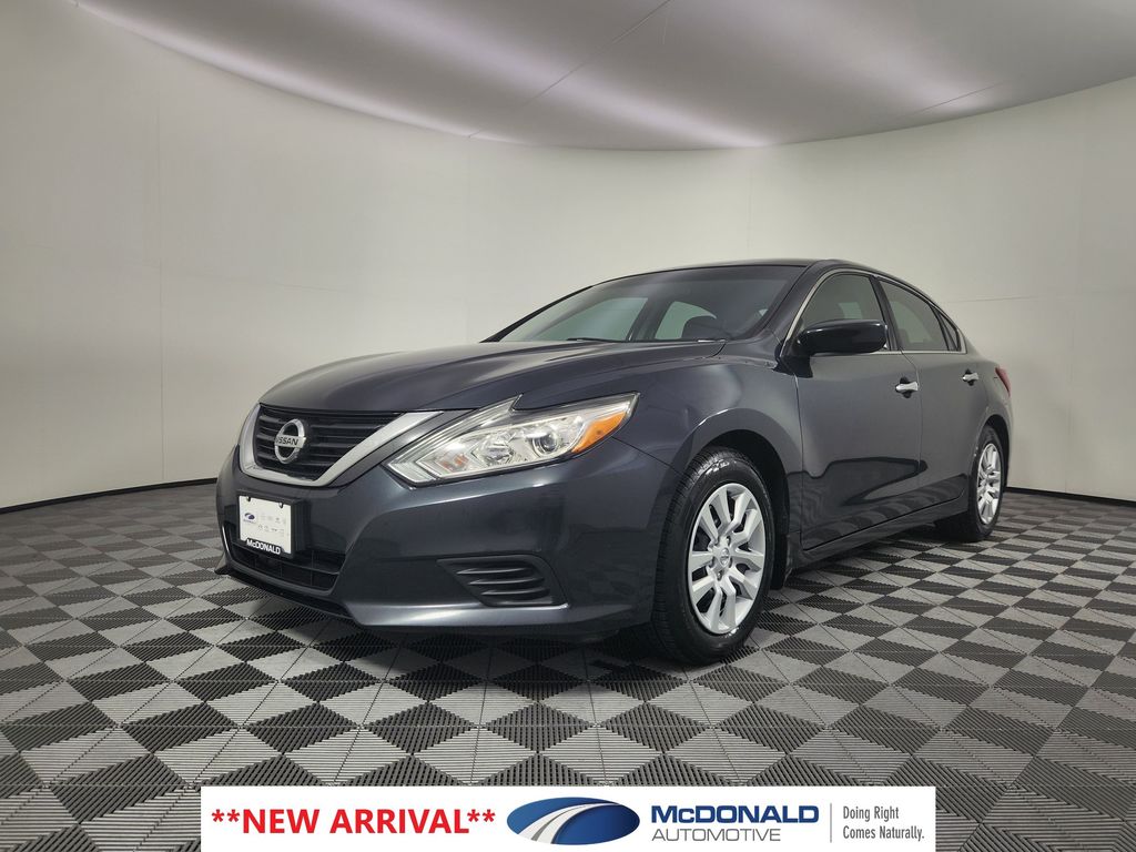 2016 Nissan Altima Azul (Storm Blue) Sedán Tracción delantera Transmisión variable continua