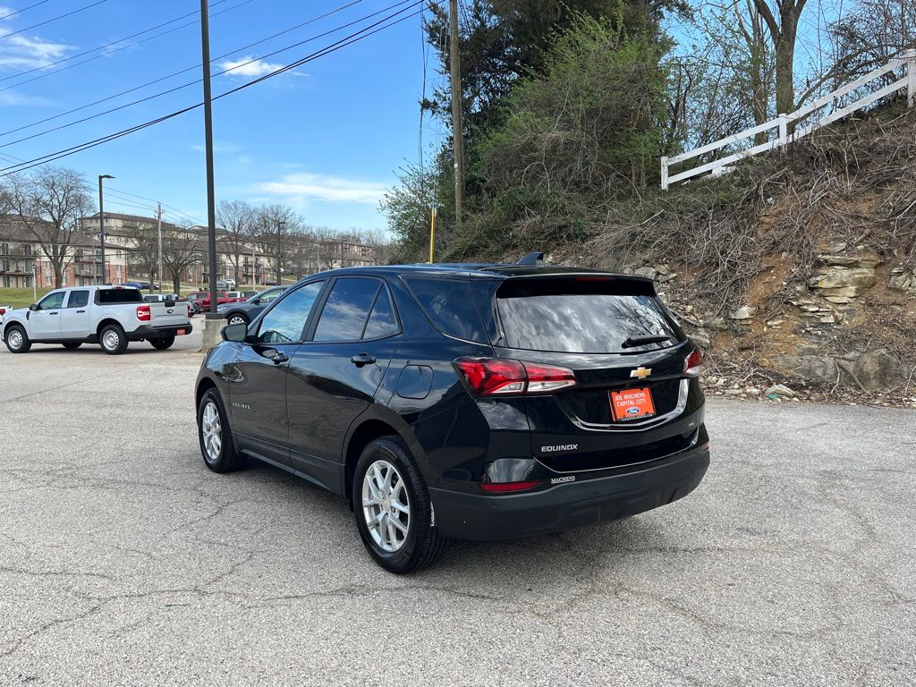 View vehicle photo 5