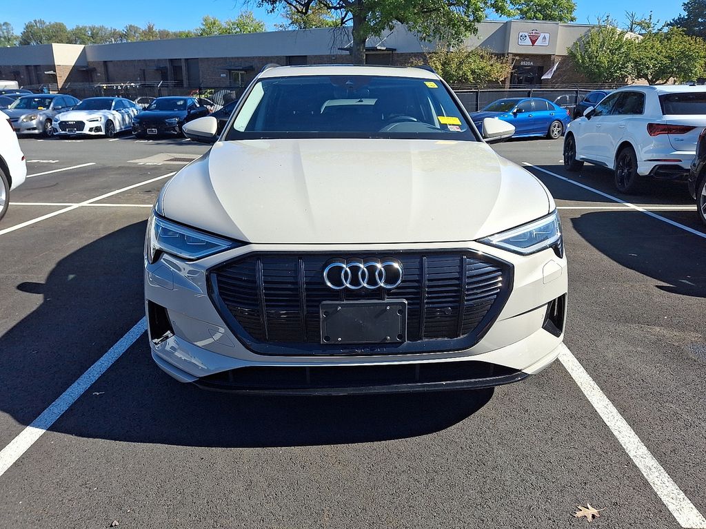 Thumbnail: 2021 Audi e-tron - 2