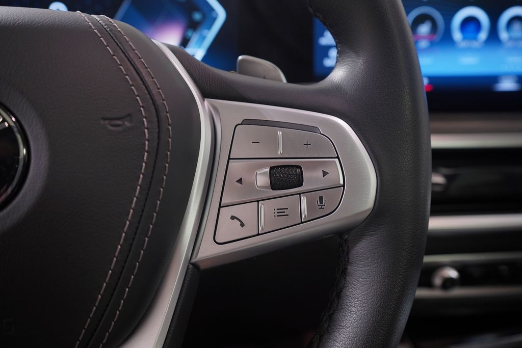 2023 BMW X7 xDrive40i 21