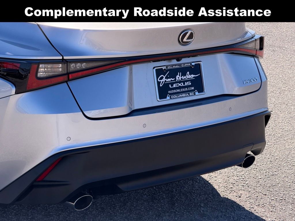 2025 Lexus IS 300 - Photo 10