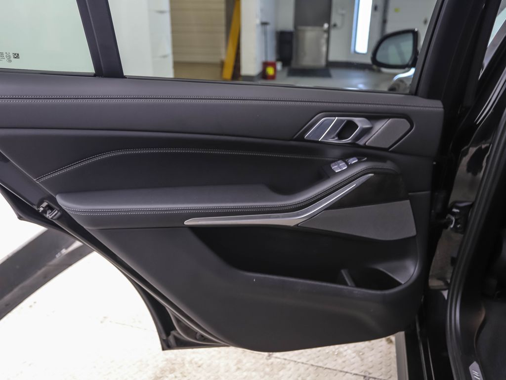 Thumbnail: 2024 BMW X7 - 19