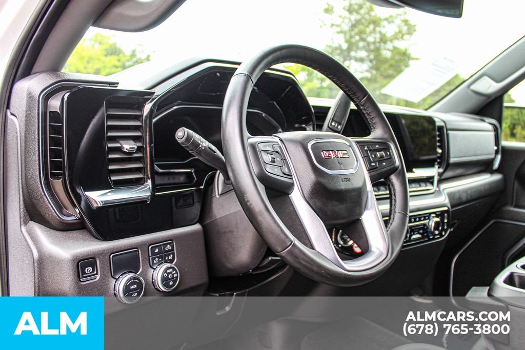 Used 2025 White GMC SLT image 22