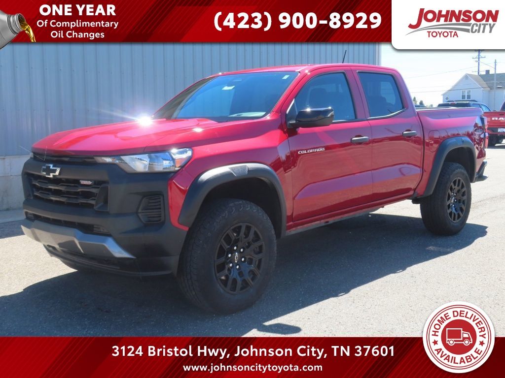 Radiant Red Tintcoat 2024 Chevrolet Colorado Trail Boss Crew Cab 4WD Pickup Truck Four-Wheel Drive 8-Speed Automatic