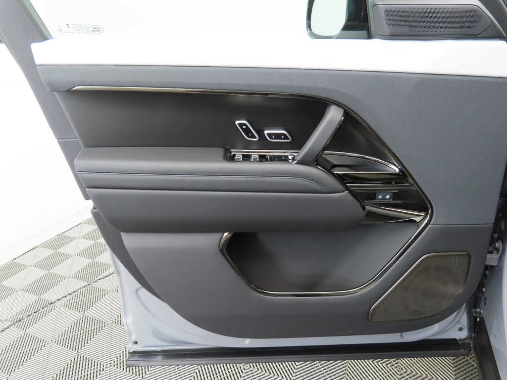 Thumbnail: 2025 Land Rover Range Rover Sport - 24