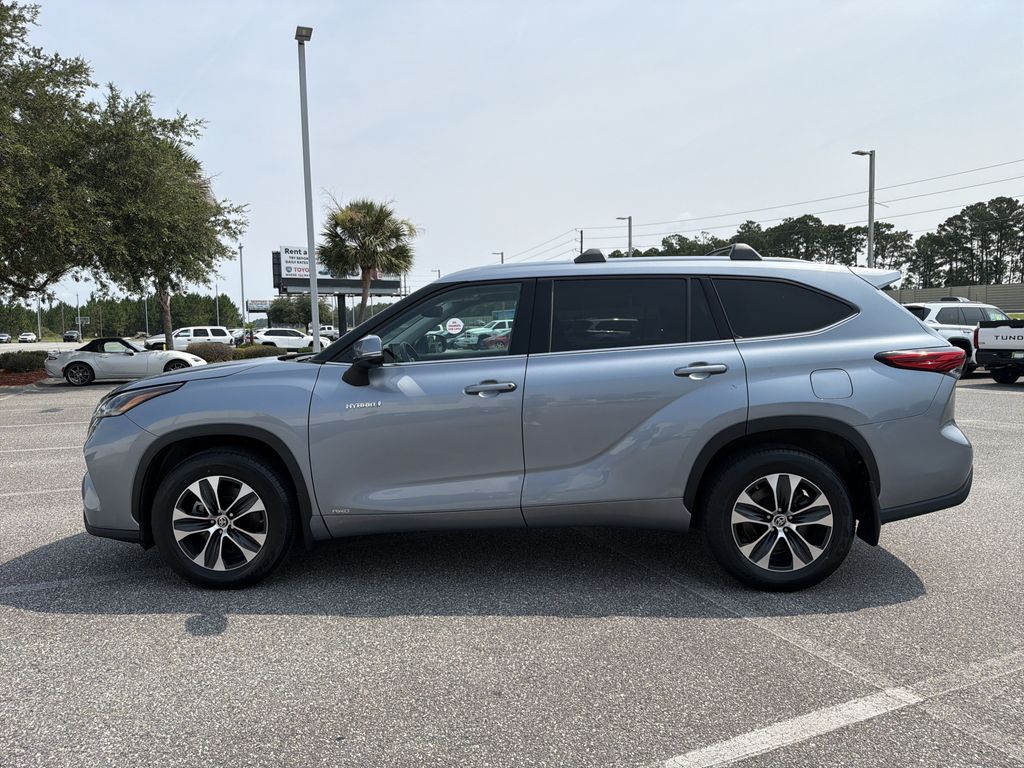 Used 2021 Toyota Highlander Hybrid SUV