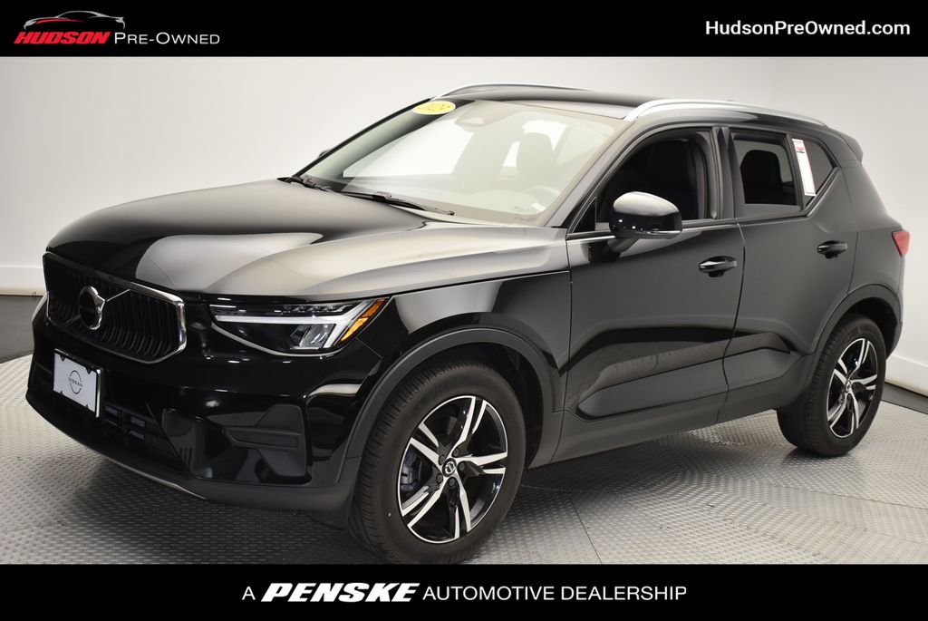 2023 Volvo XC40 B5 Core -
                Jersey City, NJ